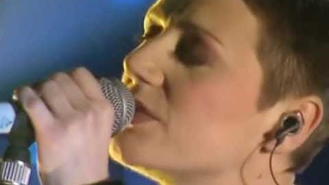 COCTEAU TWINS -  Bluebeard Live on the BBC