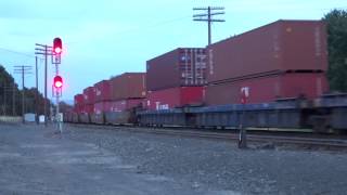 WBD Union Pacific Stacktrain splits red signals in early evening @ Pendleton, OR 6/16/15