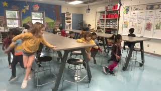Kinder lining up