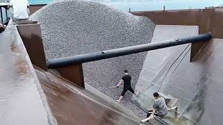 Conveyor belt transporting stones on ships - Ying1