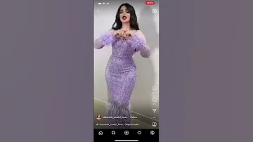 ترفة وتحب الغزل وتغزلت بيه حلت شعرها ونزل لحجول رجليها حنية كلها ودفو محلاها ياربي Shorts 