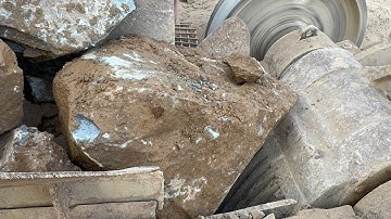 ‘Big Rock Crusher Machine: A Giant in Action” Big Rock Crushing: A Powerful Process”#stonecrusher 