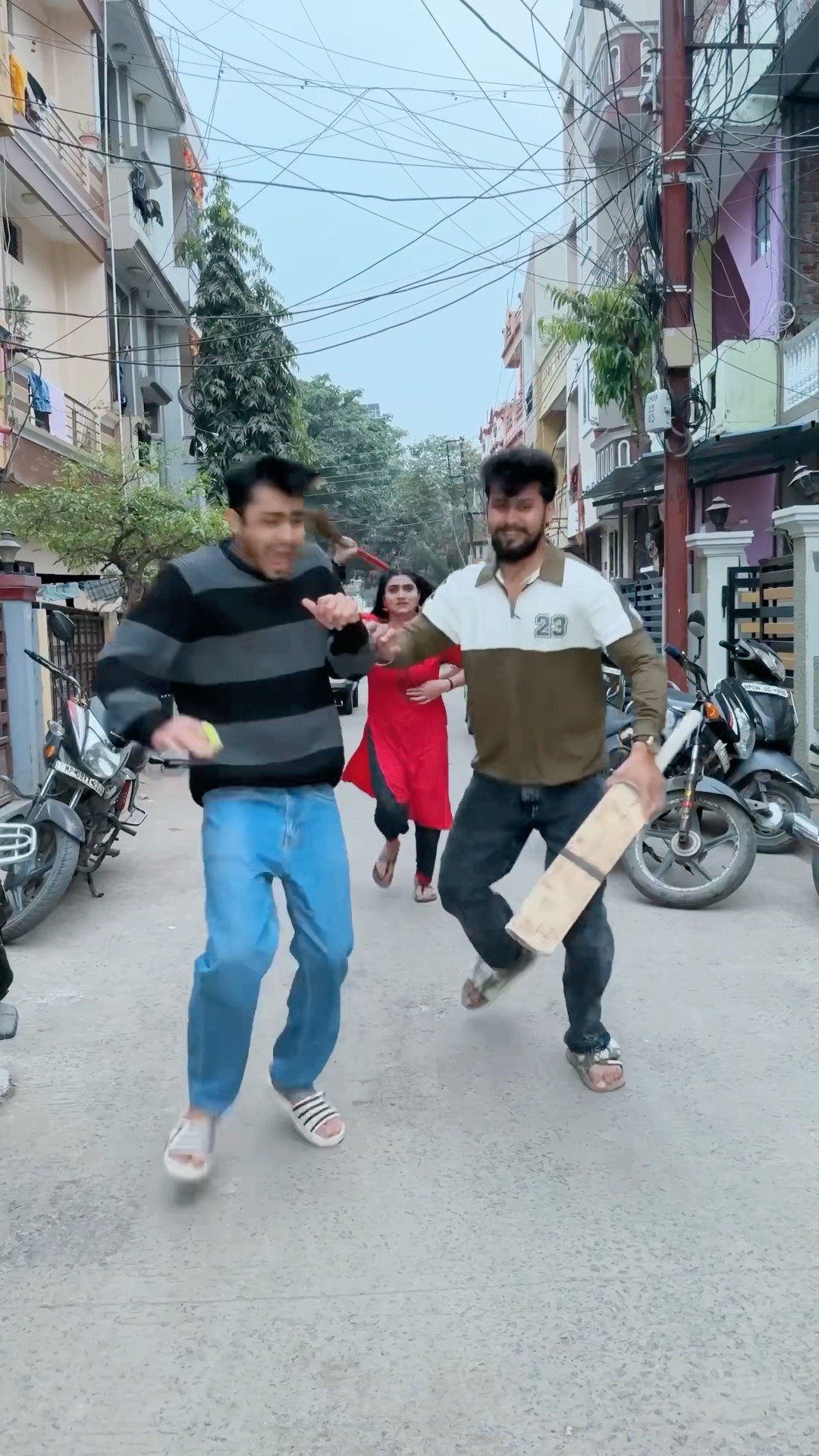 पड़ोसन के बच्चे ने नाक में दम कर रखा है?‍♂️#comedy #biwino1  #youtubeshorts#golu008 #padosankabacha