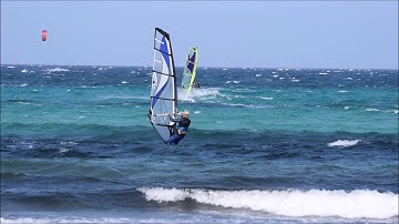 Windsurf in slow motion: Fast Tack backwinded
