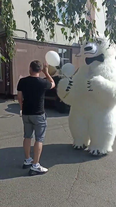 Даже самый суровый мужчина улыбнётся от такого поздравления - YouTube