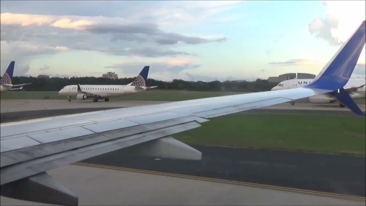 United Airlines Boeing 737 800 Pushback, Taxi and Takeoff from Washington Dulles