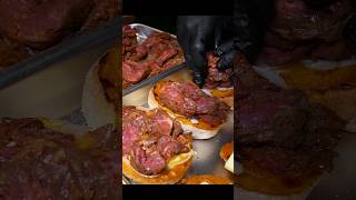 스테이크가 통째로? 메뉴 하나밖에 없어도 대박난 미국식 버거집┃steak burger /Korean street food #shorts #steak #burger #sandwich