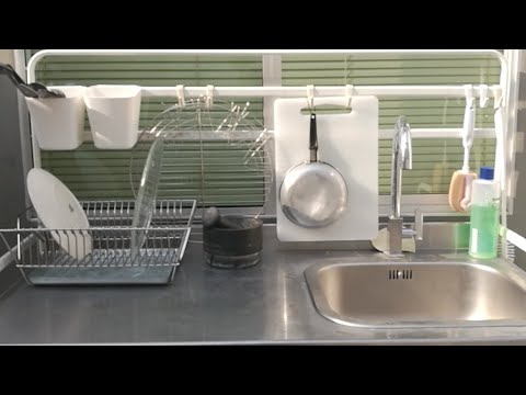 วีดีโอ: เครื่องล้างจานใต้อ่างล้างจาน: รุ่นที่เล็กที่สุดและแคบที่สุด 40 ซม. และขนาดอื่นๆ เครื่องล้างจานในตัวและตั้งพื้นขนาดกะทัดรัดใต้อ่างล้างจาน