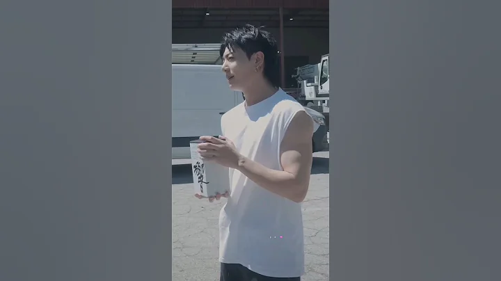 성실한 마음과 굵은 팔뚝으로 촬영 마무리^^ 💪🏻 #jungkook #bts #3d #recordbreaker