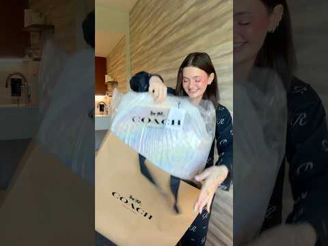 @coach Rainbow Kisslock bag unboxing!!! 🧚🏻‍♀️🌈✨ #coachbag #coachunboxing #coachkisslock #coach