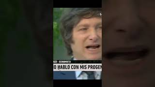 Asco y desprecio, los dos gestos que expresa Javier Milei al hablar sobre sus padres.