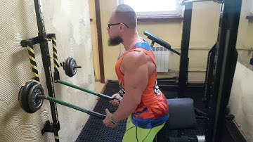 Lateral raise machine