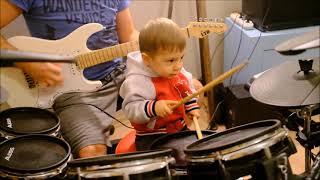 20 month baby drummer (ali eker)