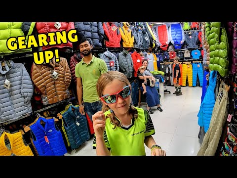 Is Nepal a Cheap Country in 2022?🇳🇵| Shopping and Eating Street Food in Kathmandu, Nepal