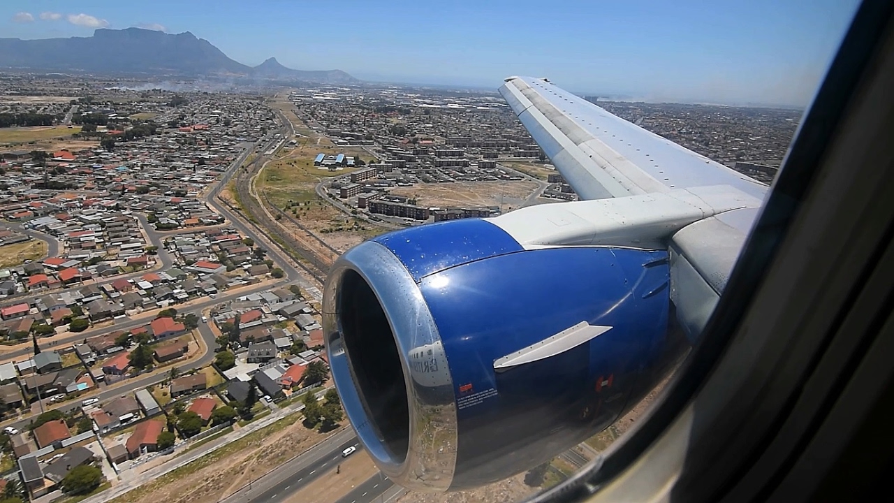Gorgeous Approach!! Turbulent Landing Cape Town on British Airways Boeing 737-400