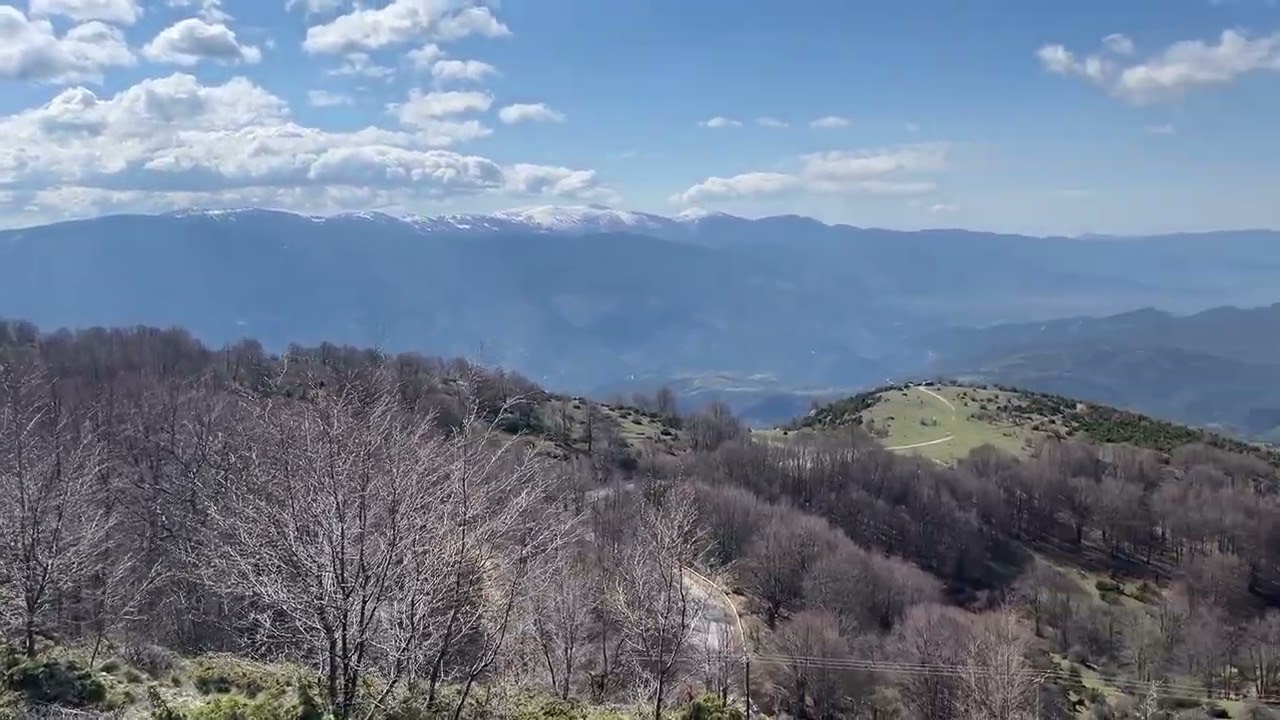 short Landschaftseindruck in den Bergen von Griechenland mit Wohnwagen autark