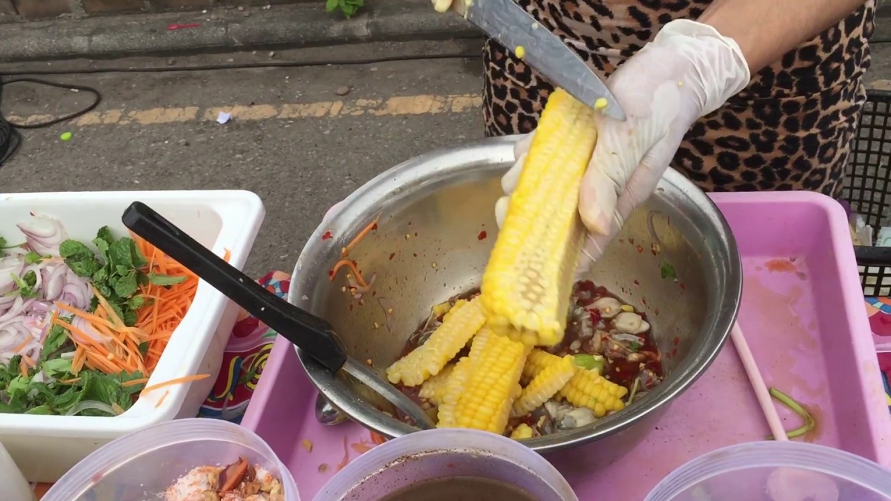 ป้ากบ น้ำยำปลาจวบ แบบปลาร้าและไม่ปลาร้าสั่งได้นะ หน้าร้านก็มีขาย40บาทเอง ยำรวมทะเลโพดม่วงเมืองประจวบ