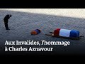 Aux Invalides, l'hommage à Charles Aznavour