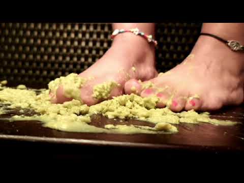 "Crushing Peas with My Bare Feet 🦶💚 #ASMR"#Feet #FootCrush #ASMRFeet #CrushingFood