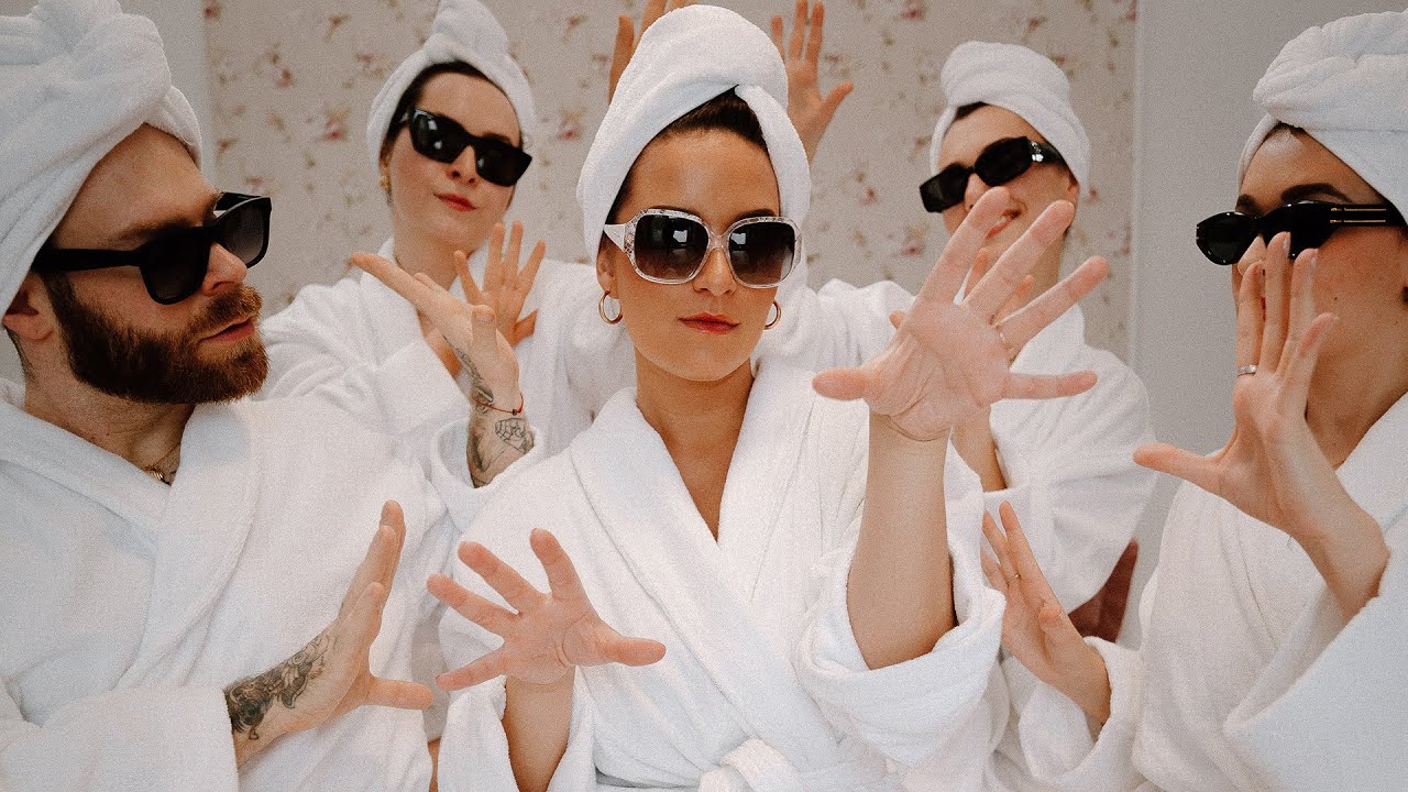 Elly - VYPÍNÁM (Official Music Video)