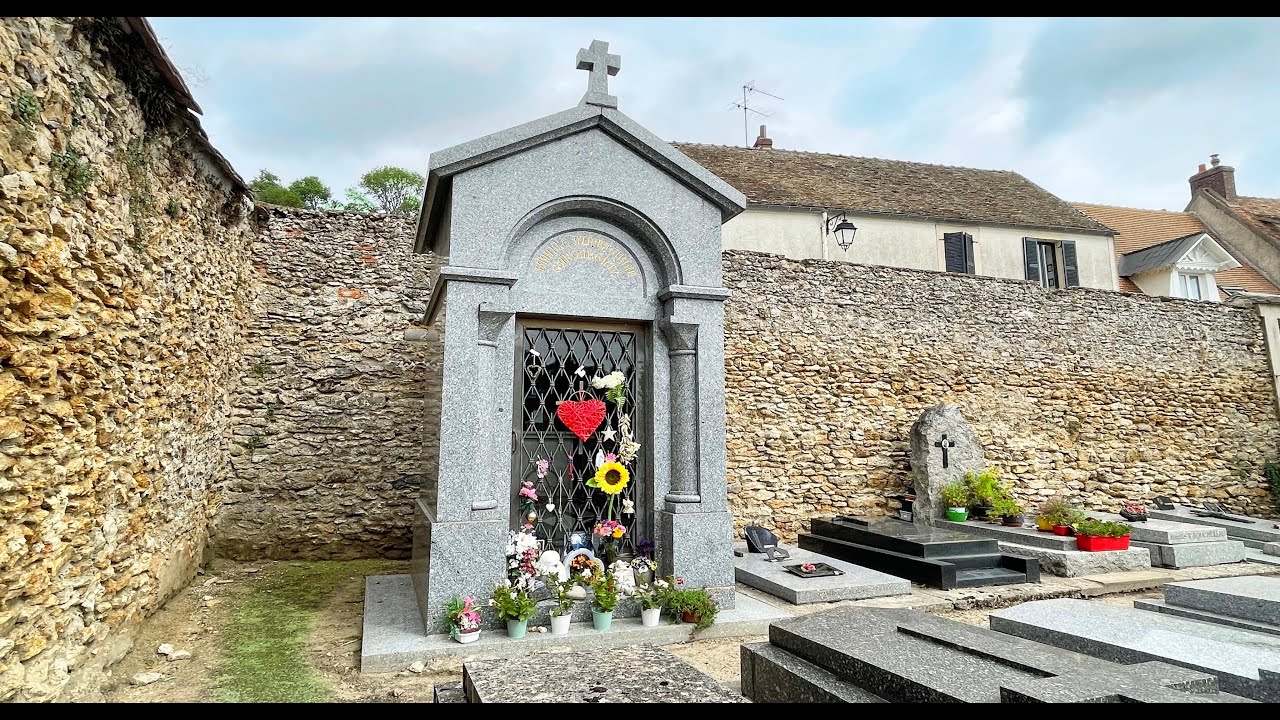 Tombe de Charles AZNAVOUR cimetière de Montfort-l'Amaury