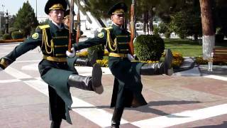 : Ashgabat, Turkmenistan 05 - Changing of the Guards