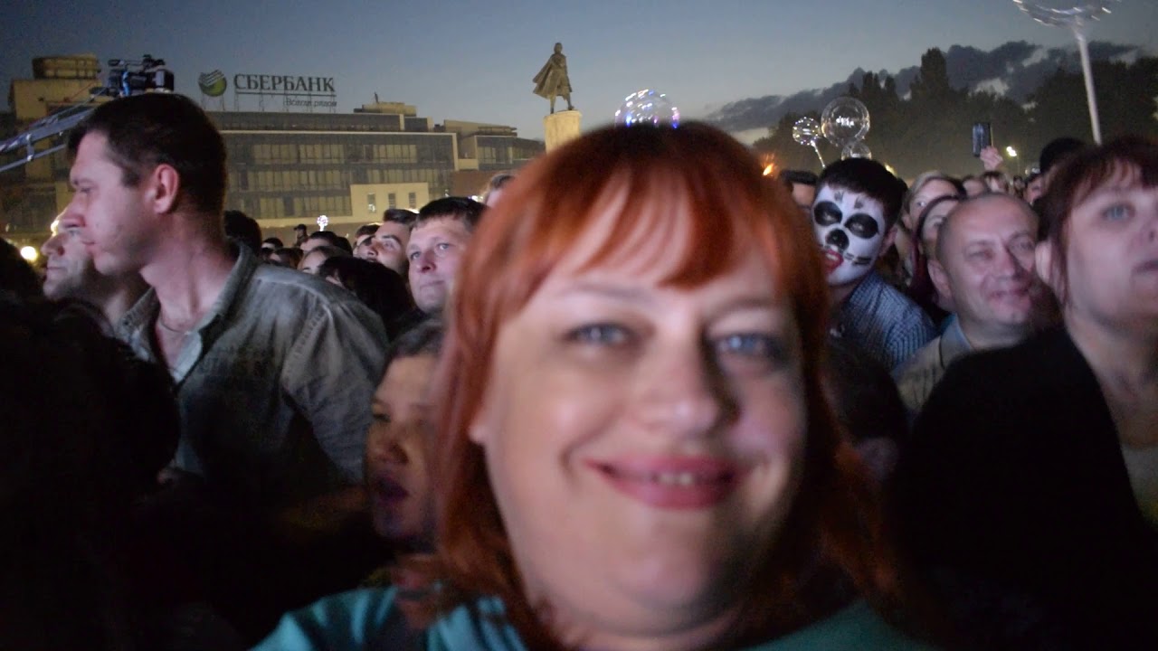 На день города липчане поют песню Батарейка. - YouTube