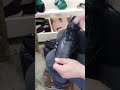 Работа в цеху затяжка обуви на колодку