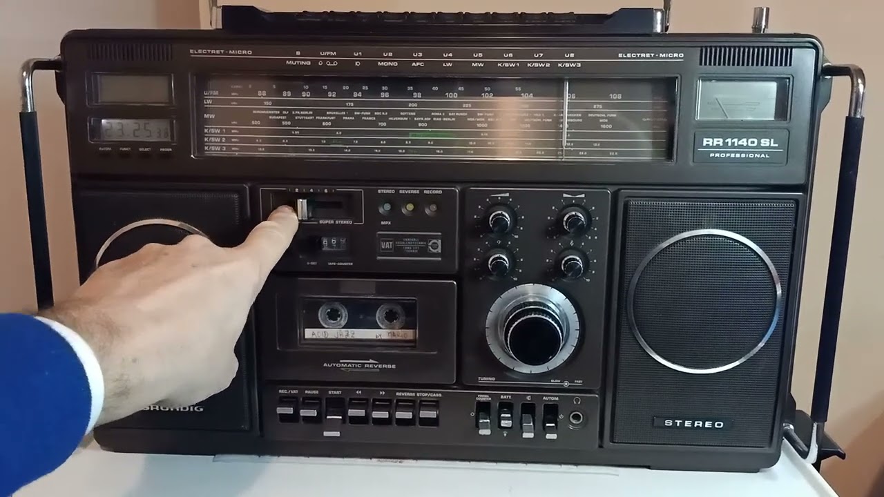 ジャンク品】 GRUNDIG グルンディッヒ RR1140 PROFESSIONAL ラジカセ