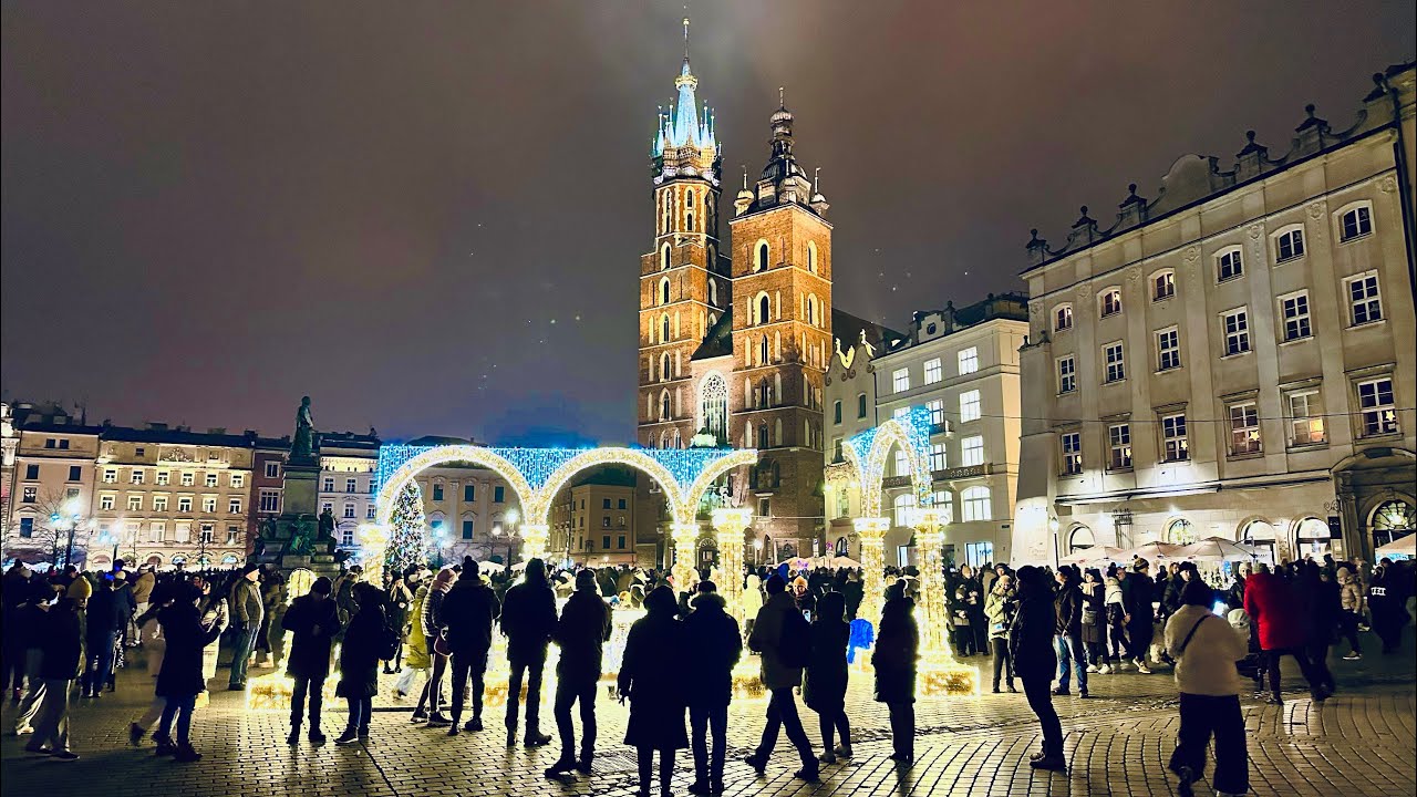 Krakow Poland, The Old Town Square on Christmas evening【4K Walking Tour】