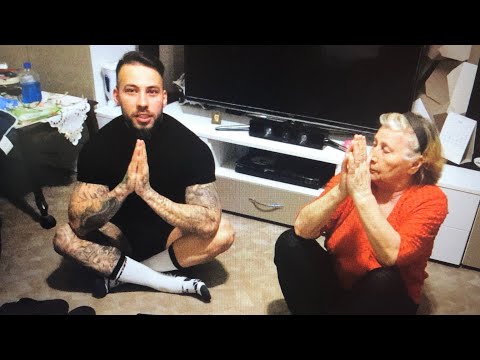 Yoga cu mamaie la 80 de ani