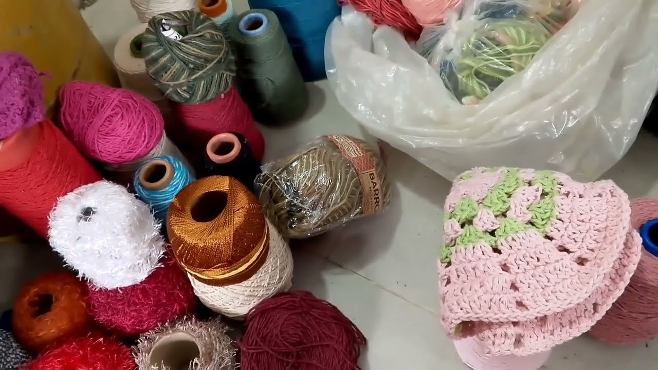 As sobras estão dando cria 🤣.Terminando tapetes iniciados e jogos de banheiro.