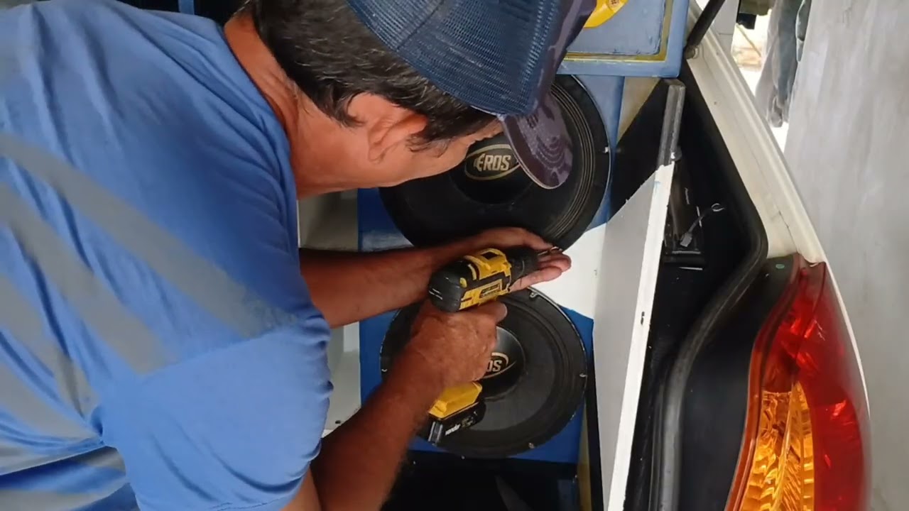 As troca de auto falante 