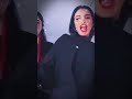 وعلى محــيــط خصرهــا الــف قصيدة شعــر
