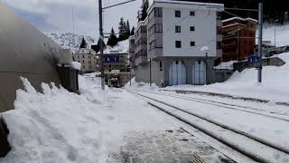 Arosa Bahnhof GR / Einfahrt eines RhB Zuges
