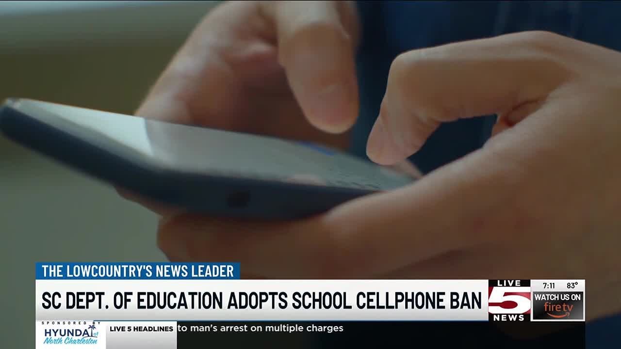 VIDEO: SC State Board approves policy to ban student cellphone use in ...