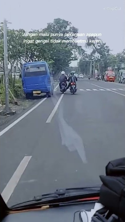 Ojol Bantu dorong motor mogok😍 respect