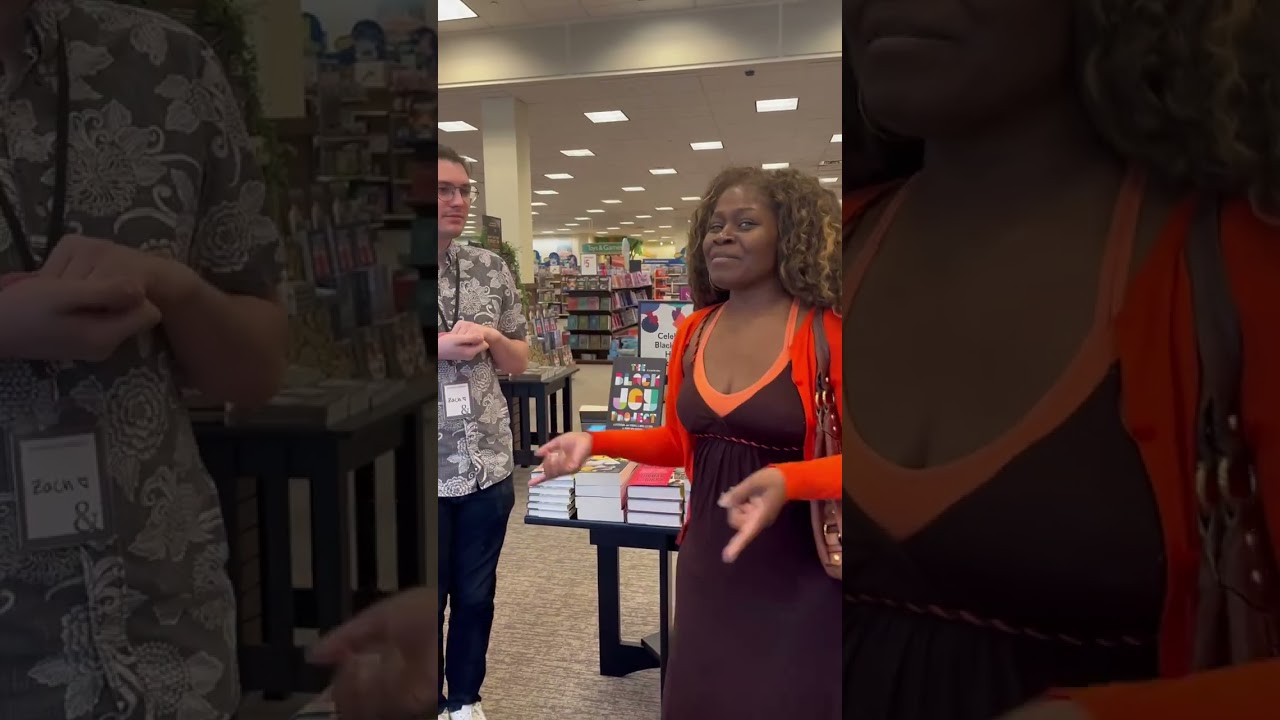 Мне удалось уговорить книжный магазин Barnes and Noble организовать стенд, посвященный Месяцу ист...