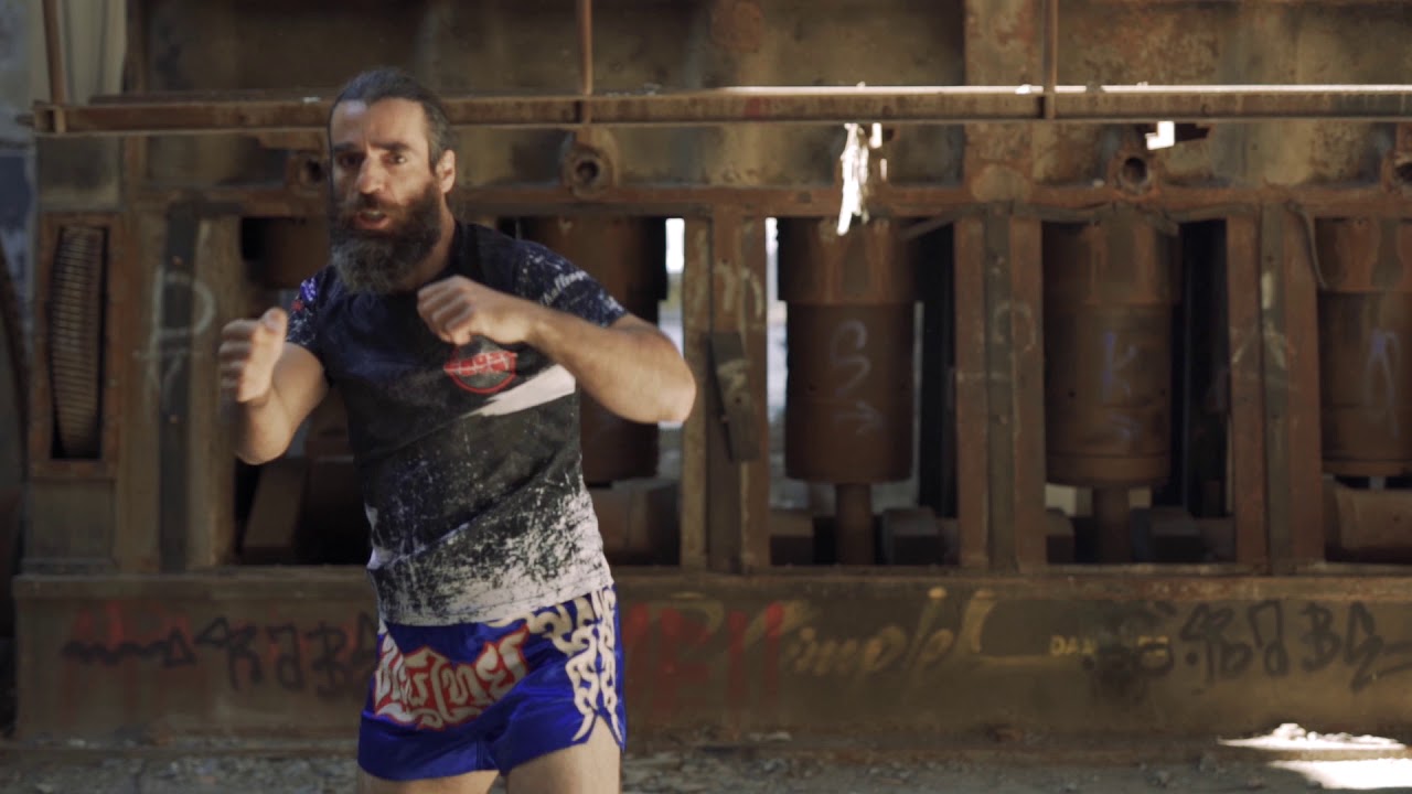 Muay Thai Kru - Νικηφόρος Ανδριόπουλος - Σχολή πολεμικών τεχνών Cross Fighting Team στον Πειραιά.