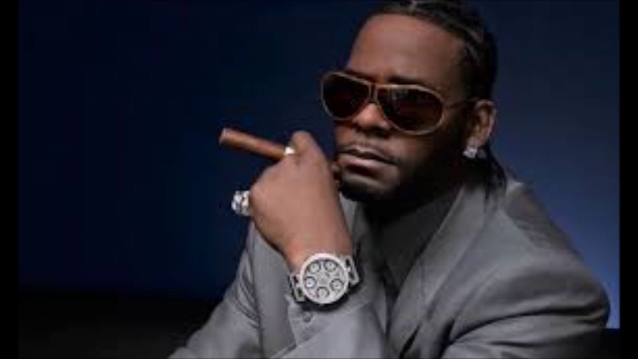 R kelly скандал. R Kelly. R Kelly сейчас. R.Kelly обложки. R Kelly 12 Play.