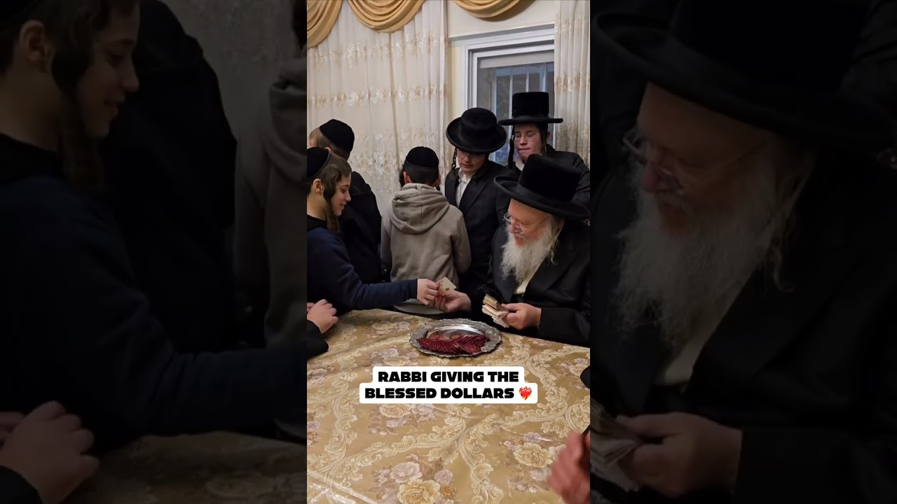 Rabbi giving the blessed dollars❤️‍🔥