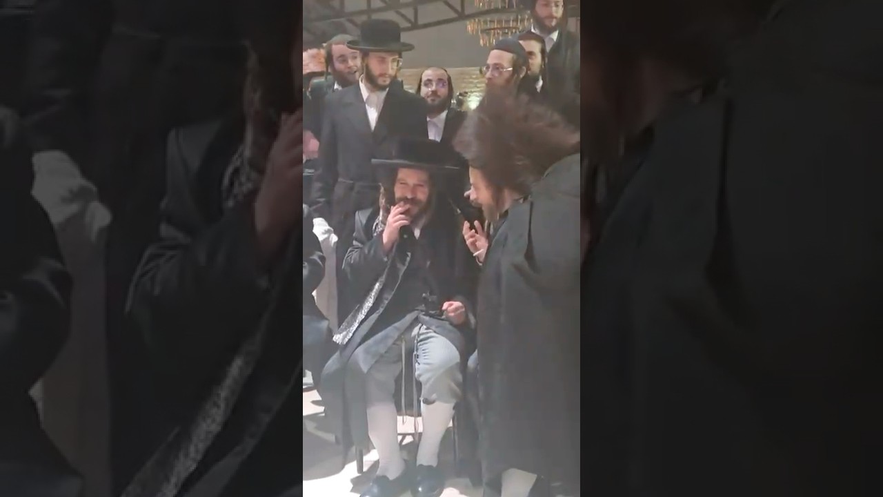 האדמו״ר מקרעטשניף כפר עטא בחתונת אחד מחסידו