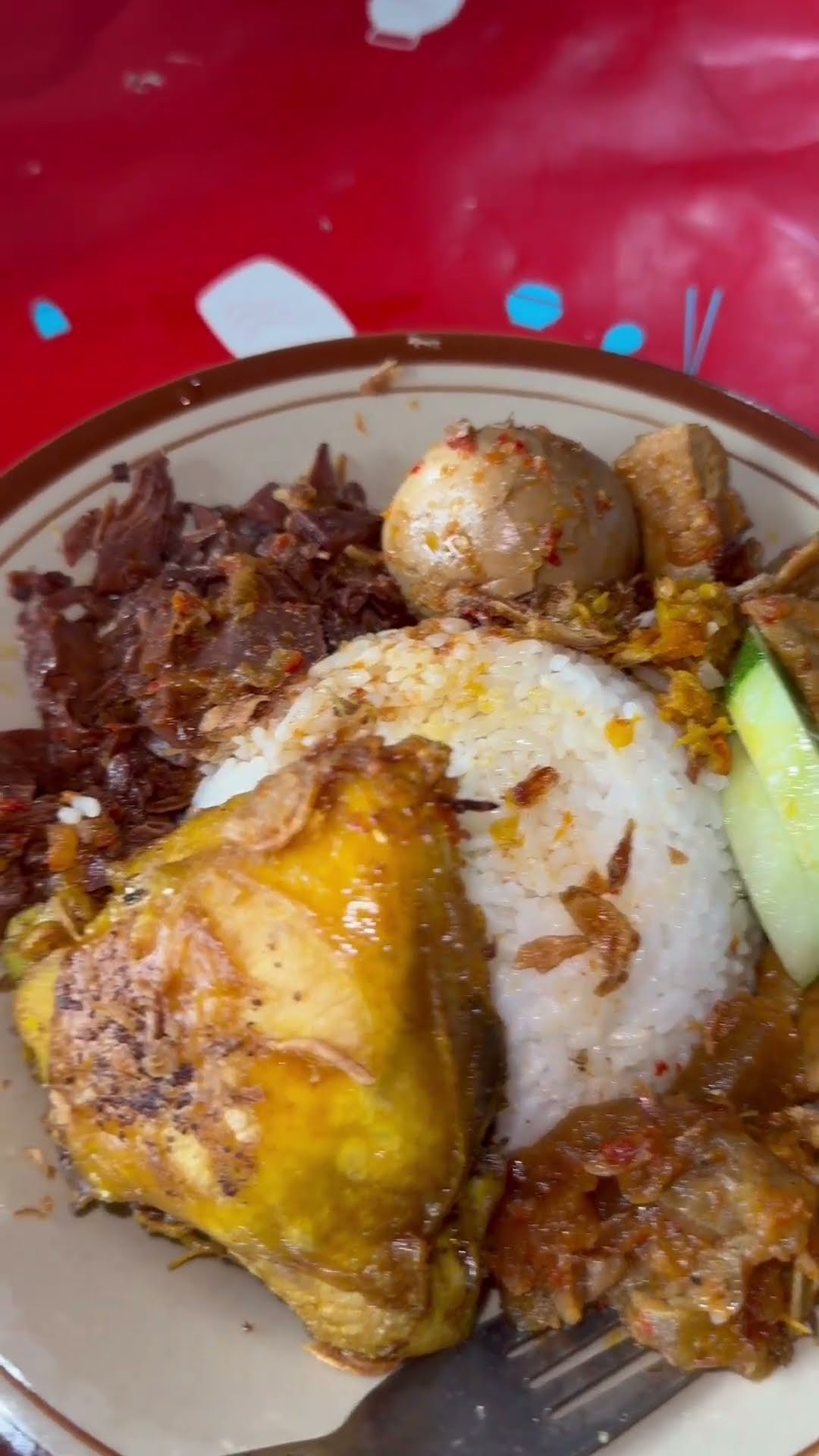IBU SENANG DAGANGANNYA DIBELI? SEHAT SELALU YA BU?
