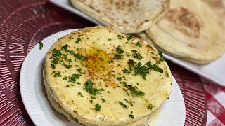 طريقه عمل الخبز العربي بزيت الزيتون والبقدونس اكثر من رائع  | Delicious Pita Bread with olive oil!