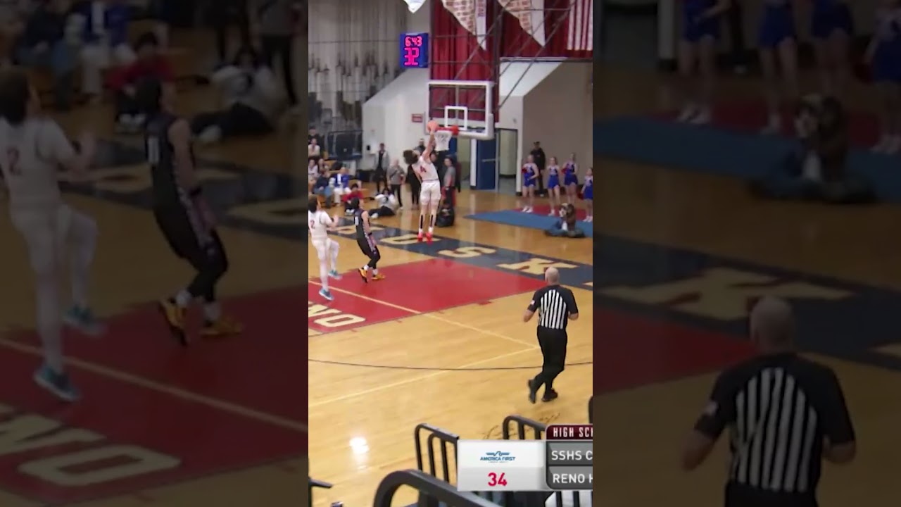 He’s back! 💥 James Williams hammers home the one-handed dunk! 🏀🔥