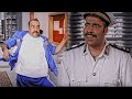 بسرعة علي زنزانتك يا كلب يعني هو الراجل هيدور الزنزانة ويمشي صريخ ضحك مع اللمبي ورياض باشا