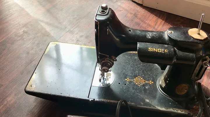 Antique Singer Featherweight 221 Sewing Machine 3-...