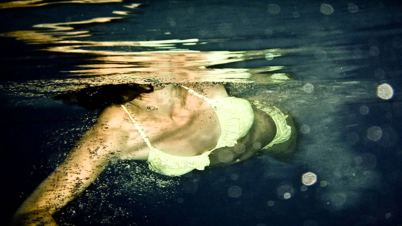 Guarda Kendrick Lamar - Swimming Pools (Vagabond Remix) su YouTube Guarda Kendrick Lamar - Swimming Pools (Vagabond Remix) su YouTube