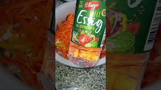 Для квашеной капусты:Капуста ЛукМорковьБолгарский перец Уксус соль перец сахар
