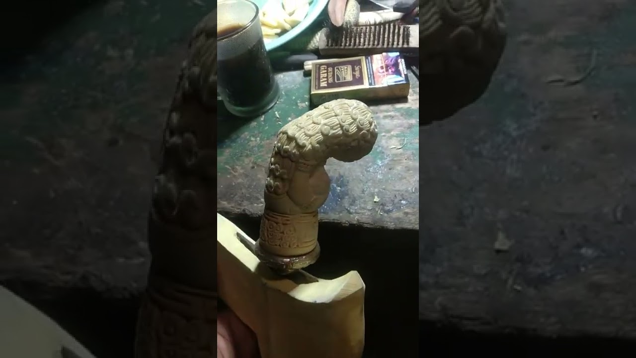 proses membuat hulu keris sumatera motif puok